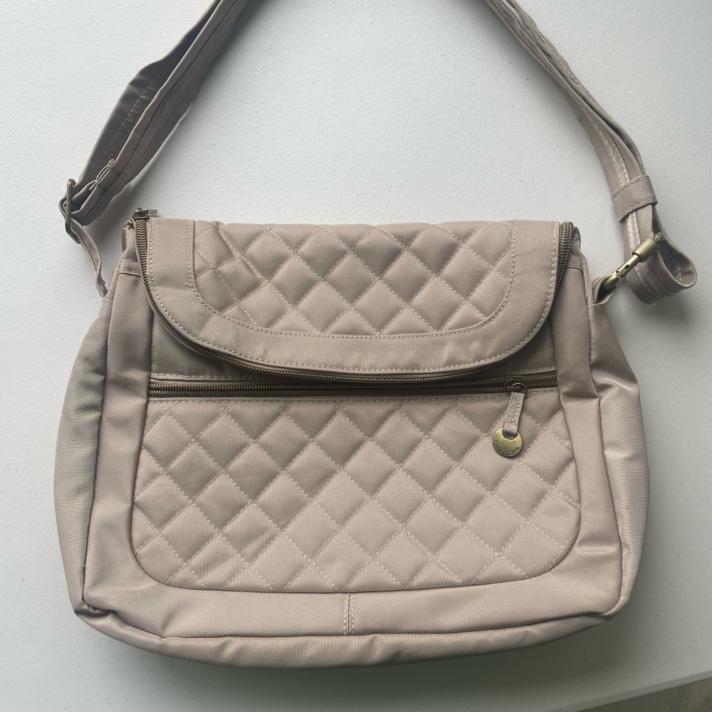 Travelon security Quilted Crossbody. Gently loved. ❤️